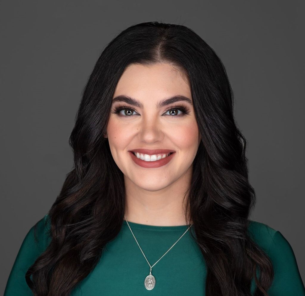 Headshot of Marissa Knapke, LE, aesthetician at Forefront Dermatology
