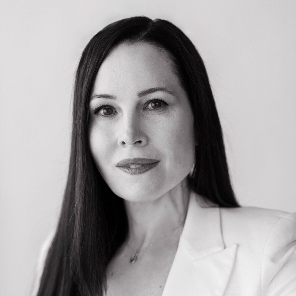 Headshot of Rachel Streu, FACS, board-certified plastic surgeon at The Waldorf Center For Plastic Surgery