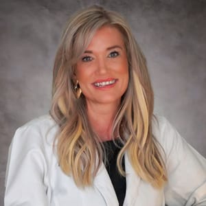 Headshot of Misty Roben Summers, NP-C, certified nurse practitioner at Forefront Dermatology