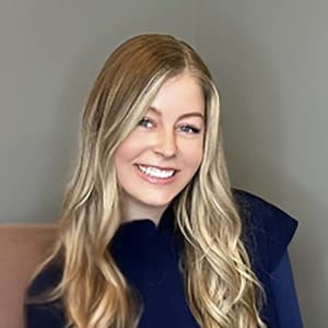 Headshot of Sydnie Johanna Rampulla, APNP, certified nurse practitioner at Forefront Dermatology