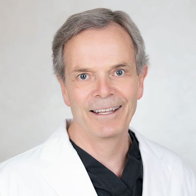 Headshot of Franklin D. Richards, MD, board-certified plastic surgeon at Cosmetic Surgery Associates