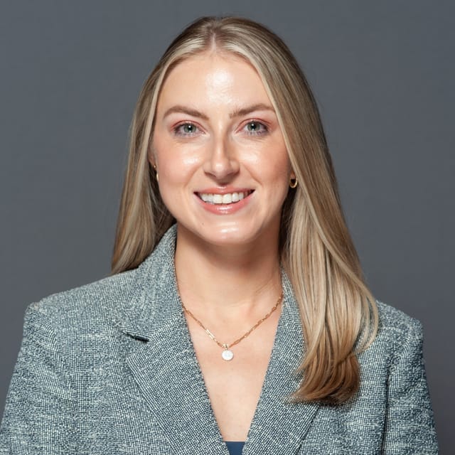 Headshot_800 x 800 WEB (5)