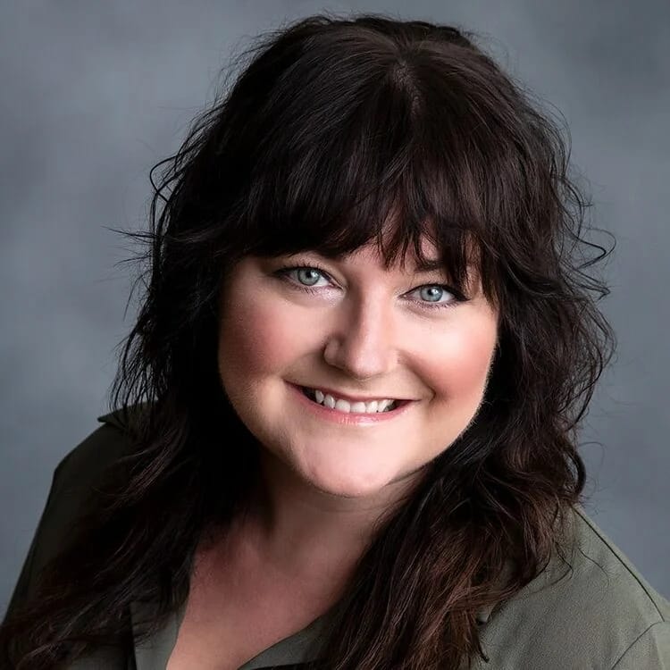 Headshot of Bobbi Jo Noeller, LE, aesthetician at Excelin Spa
