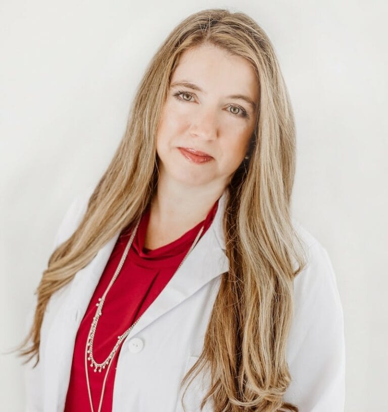 Headshot of Mona Olive, FNP-C, MSN, family nurse practitioner at Tennessee River Dermatology