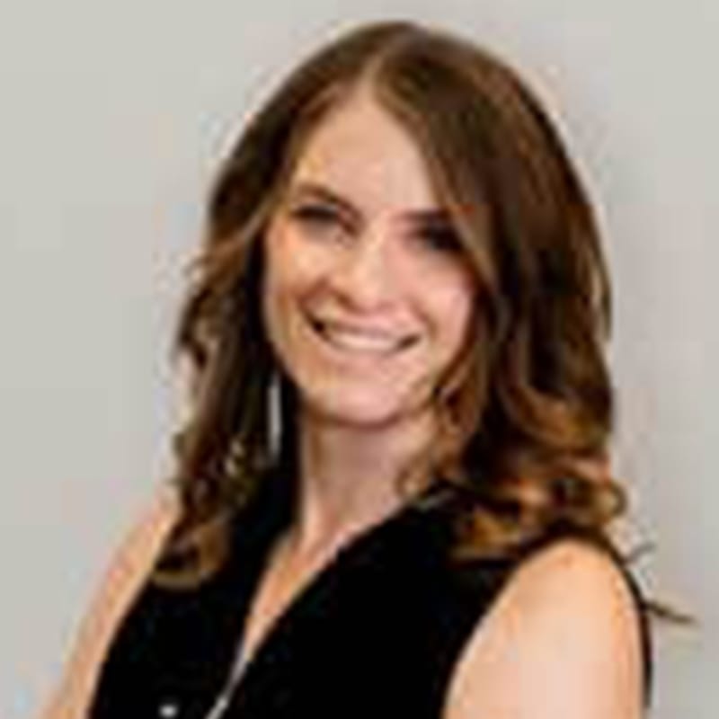 Headshot of Ashli Schoenholz, ARNP, advanced registered nurse practitioner at Radiant Dermatology