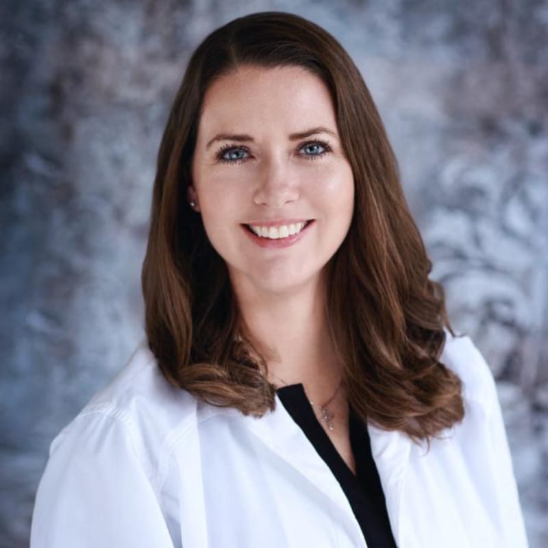 Headshot of Jami Lee Mannle, FNP-BC, certified nurse practitioner at Forefront Dermatology