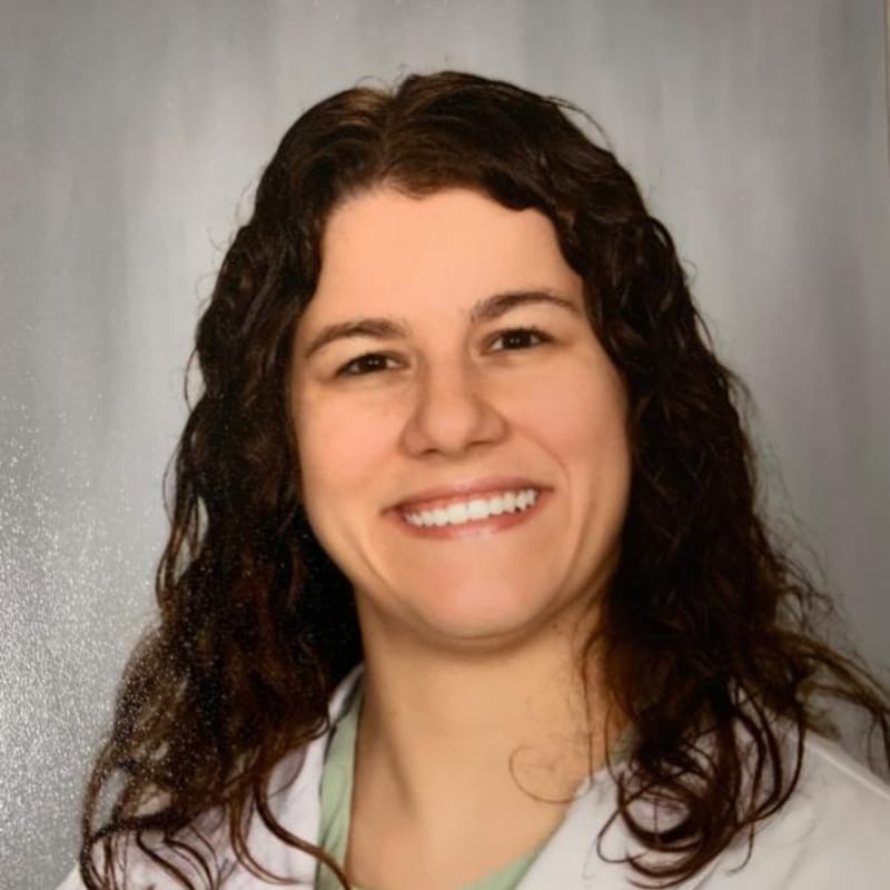 Headshot of Elyssa Ann Pittenger, FNP-BC, family nurse practitioner at Forefront Dermatology